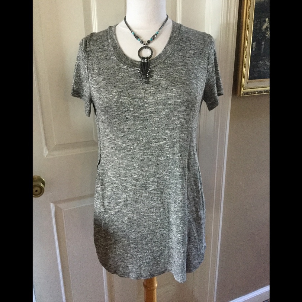 Beautiful and comfy Silver Top by Wassimo Size SP